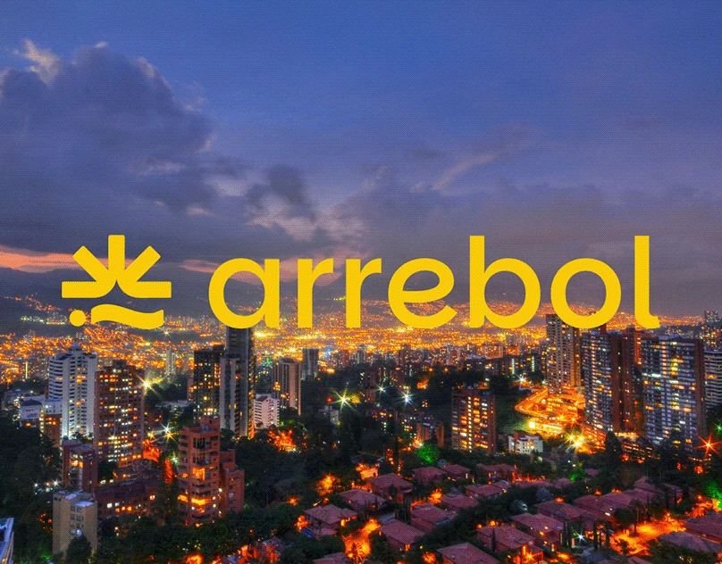 Portada oficial en Behance de Arrebol
